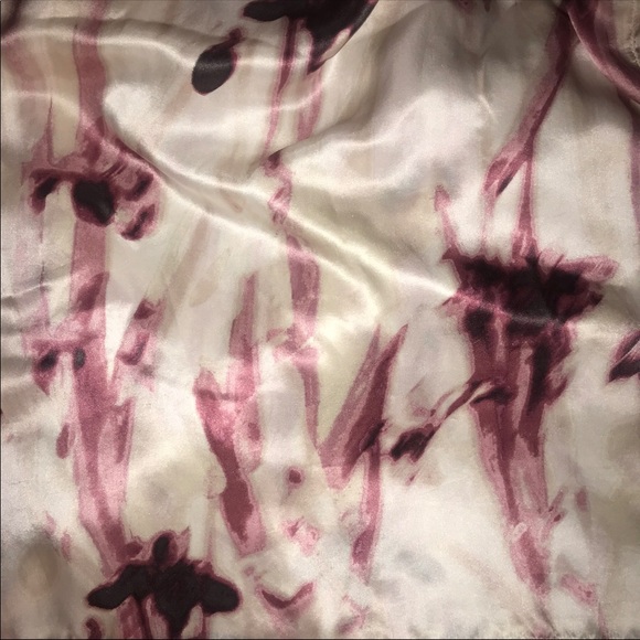 ๐ฅ Silk Tank ๐ฅ - Picture 1 of 6